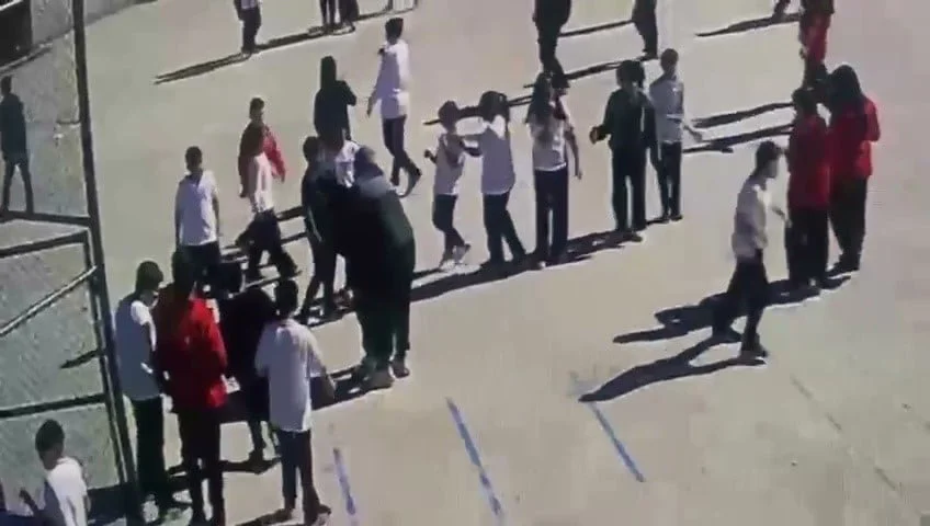 ZONGULDAK'TA BAHÇEDE YEMEK YEDİĞİ SIRADA BOĞULMA TEHLİKESİ GEÇİREN ÖĞRENCİ, BAHÇEDE NÖBETÇİ...