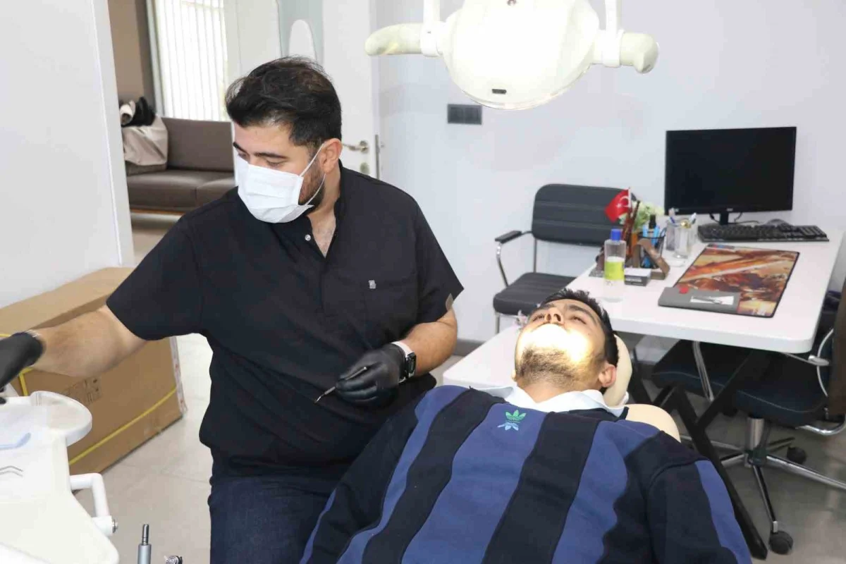 Sivas'ta Eypio'ya benzerliğiyle şaşırtan diş hekimine yoğun ilgi 2
