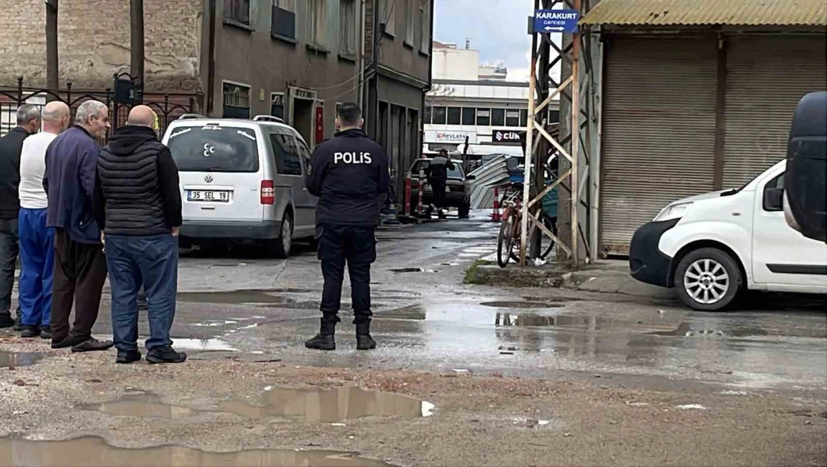 Konya'da inşaat alanının bitişiğinde zemin çöktü, doğalgaz ve su boruları patladı 3