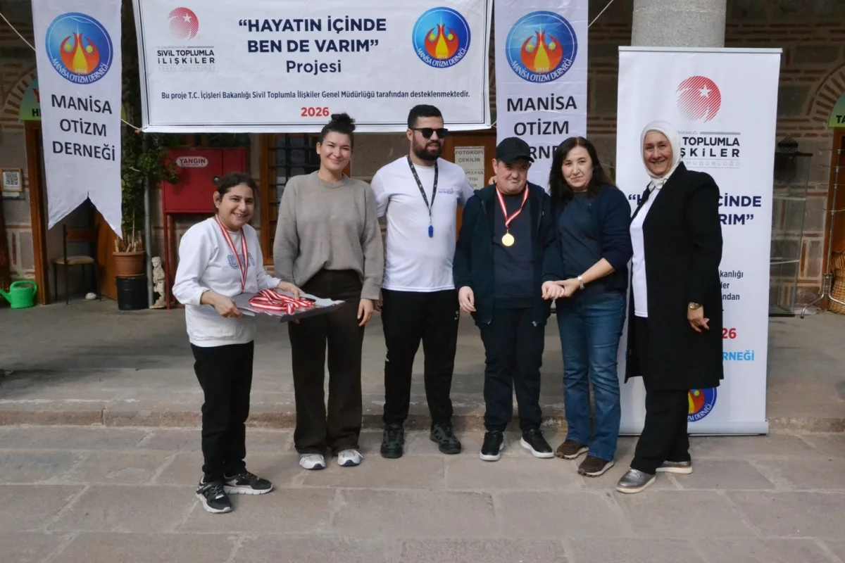 Manisa'da otizmli çocukların madalya ve pasta sevinci 4