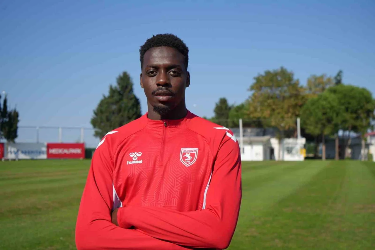 SAMSUNSPOR'UN GİNELİ FORVETİ MOHAMED BAYO, KÖTÜ SONUÇLAR ALIRKEN VE ZOR BİR DÖNEMDEN GEÇERKEN, GOL...