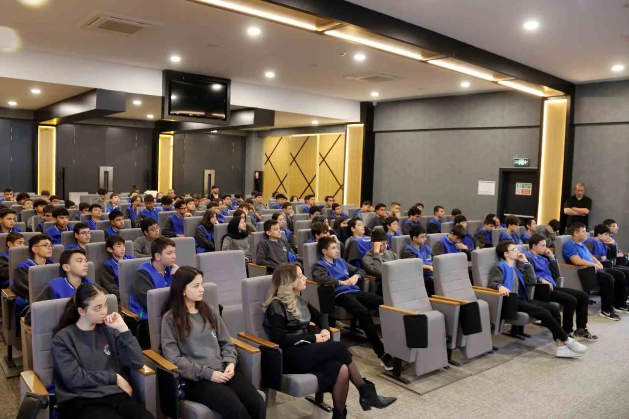 KÜTAHYA OSB’DE ÖĞRENCİLERE İŞ SAĞLIĞI VE GÜVENLİĞİ EĞİTİMİ VERİLDİ