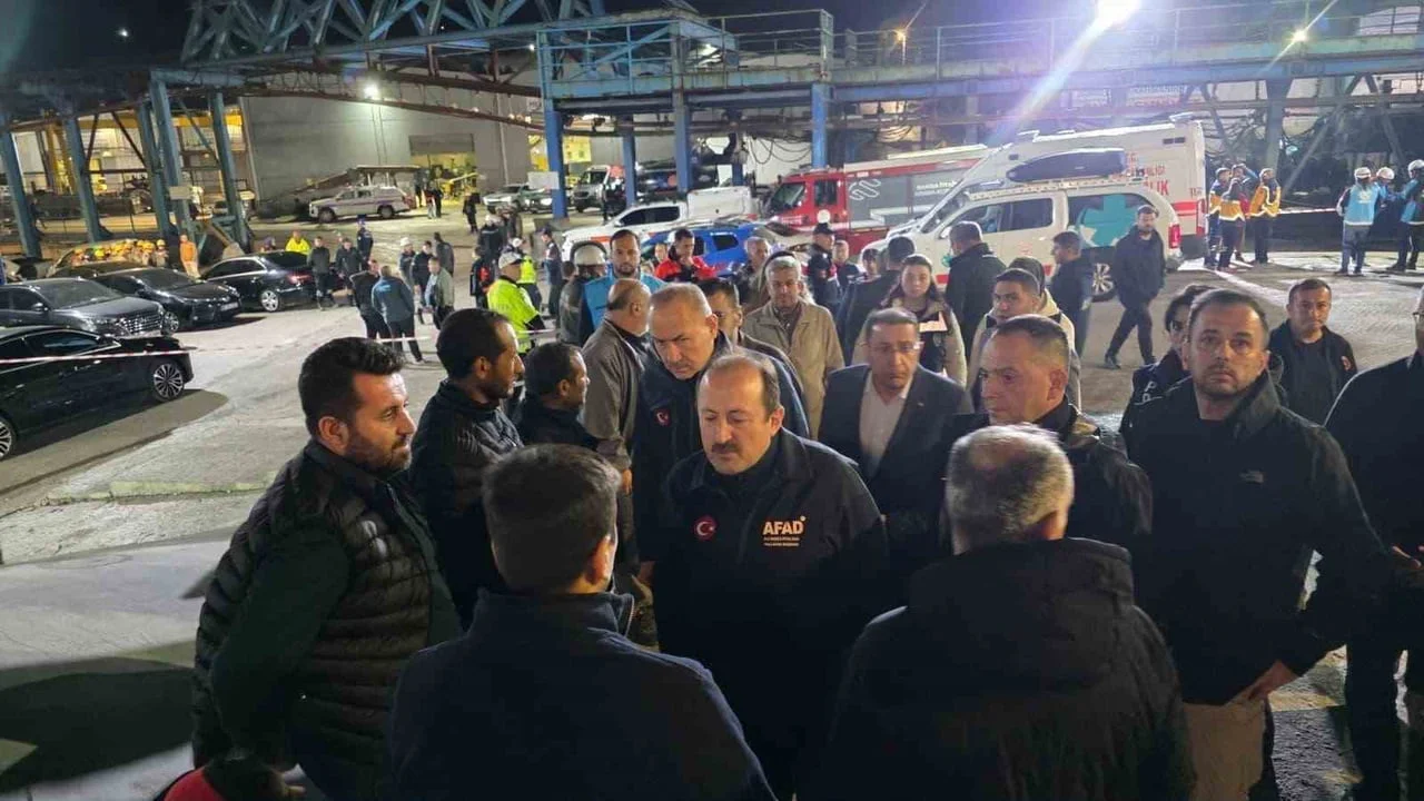 AFET VE ACİL DURUM YÖNETİMİ BAŞKANLIĞI (AFAD) BAŞKANI VALİ ALİ HAMZA PEHLİVAN SOMA’DA MADEN GÖÇÜĞÜ...