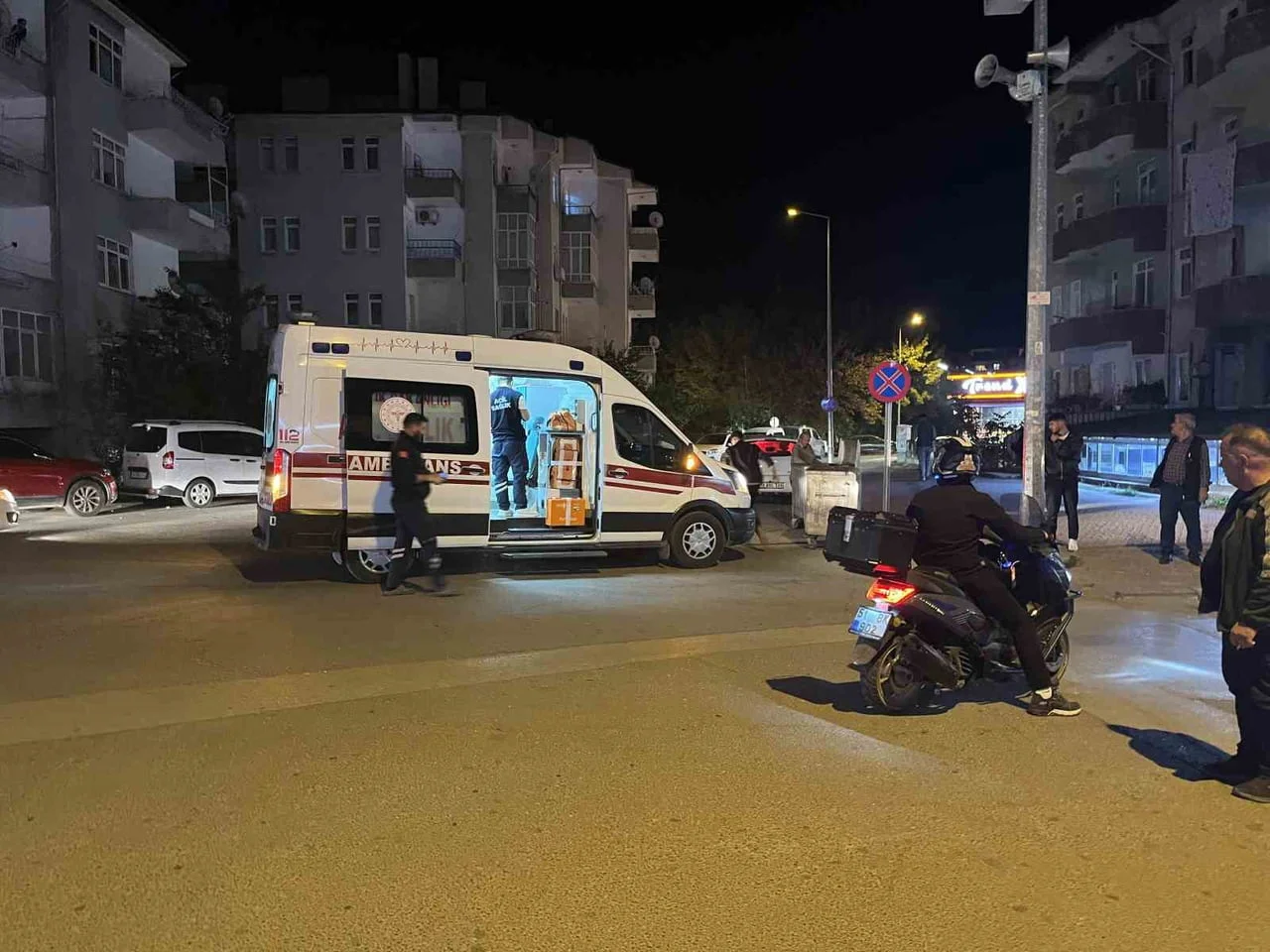 NİĞDE’DE MOTOSİKLET İLE OTOMOBİL ÇARPIŞTI: 1 YARALI