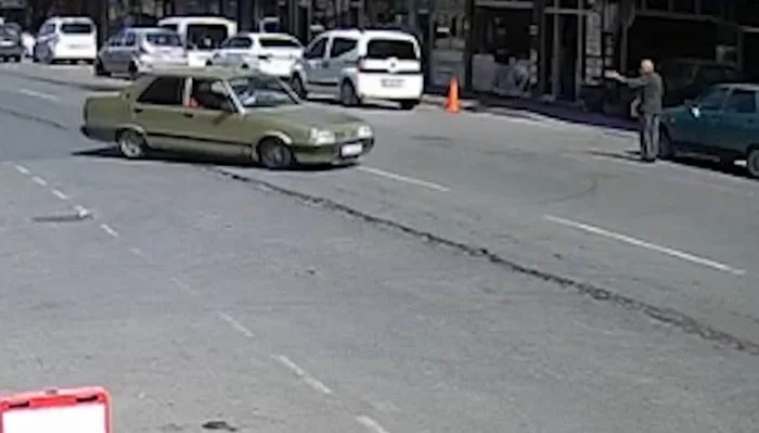 KOCASİNAN İÇESİNDE OTOMOBİLİYLE DRİFT ATAN SÜRÜCÜYE 140 BİN TL PARA CEZASI UYGULANDI