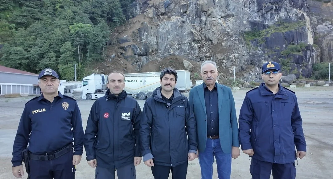 ARTVİN’İN HOPA İLÇESİNDE BU SABAH ESENKIYI TIR PARKI'NDA 1 KİŞİNİN ÖLÜMÜ İLE SONUÇLANAN HEYELANIN...