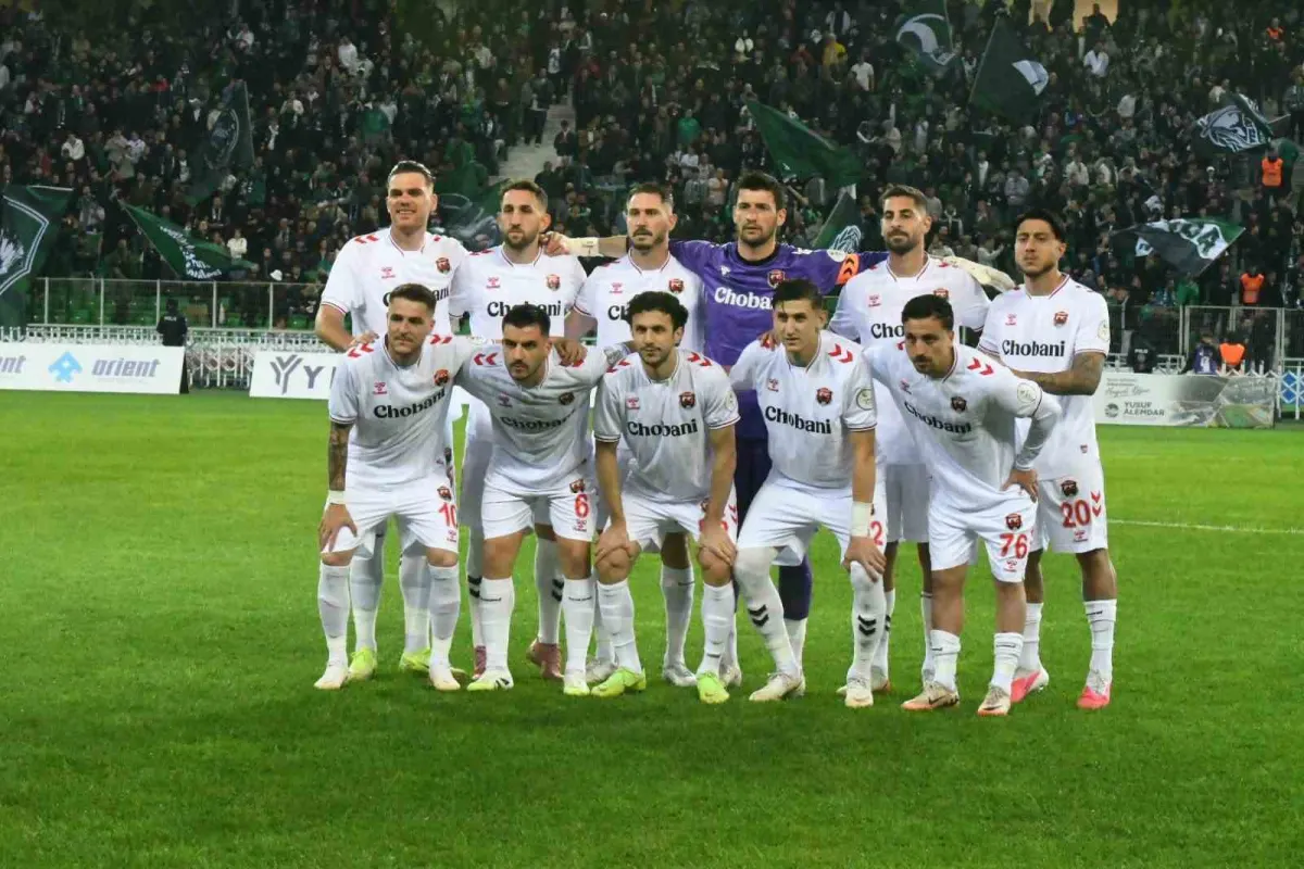 Sakaryaspor evinde Erzincanspor'a 3-1 boyun eğdi 2