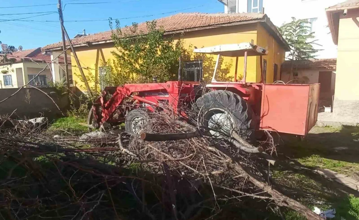 Aksaray'da traktörle demir kapıyı kırıp kaçan hırsız tutuklandı 3