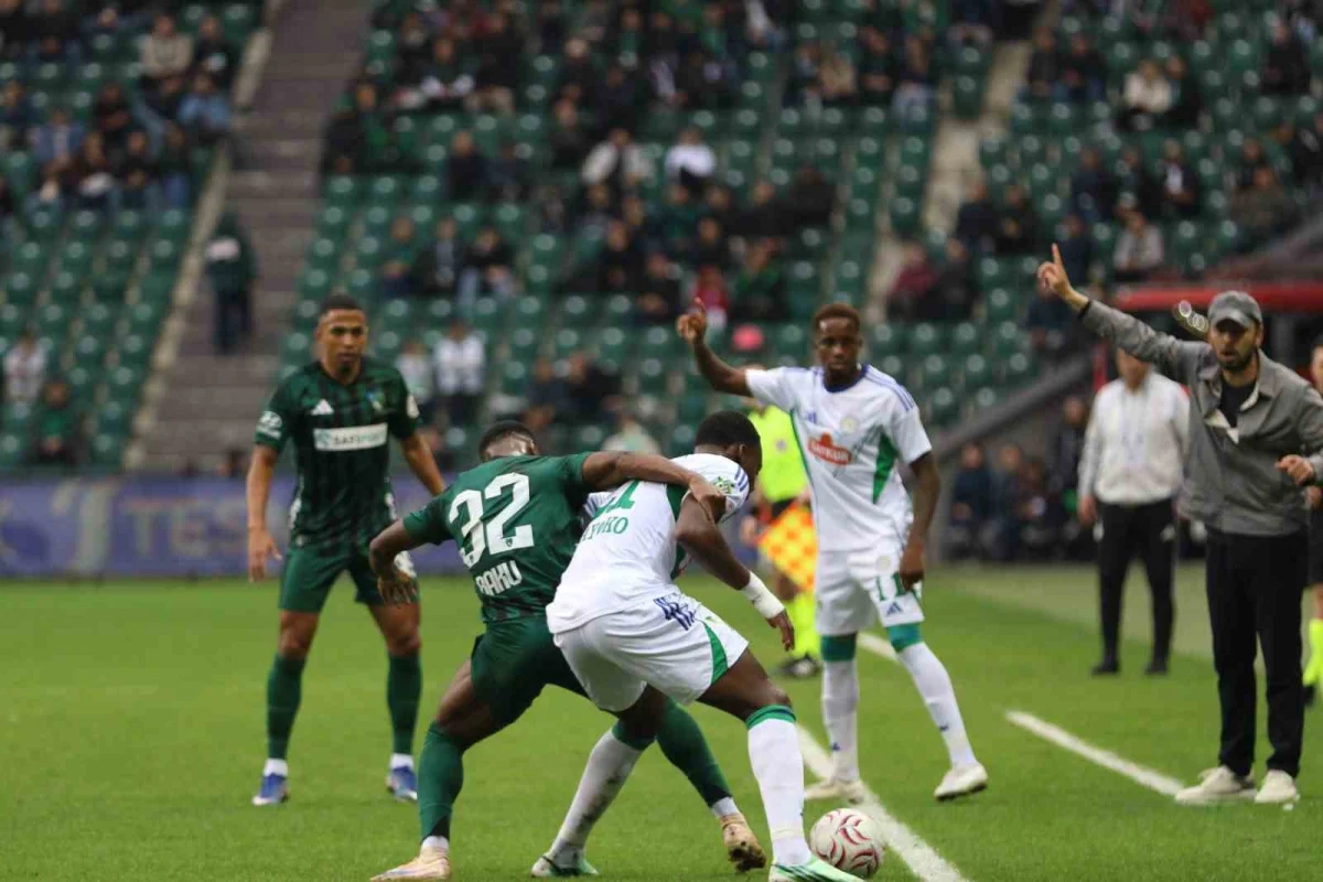 Kocaelispor ile Çaykur Rizespor maçının ilk yarısında gol sesi çıkmadı 3