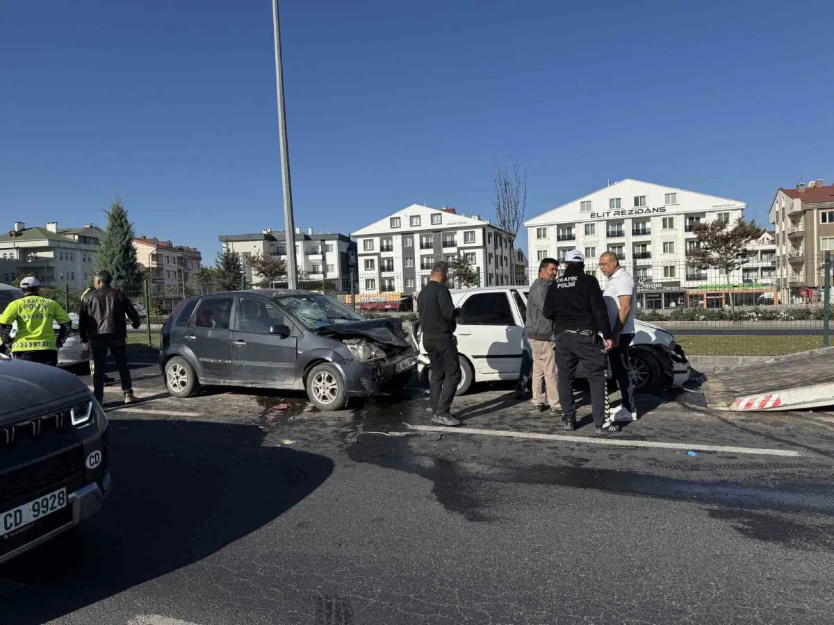 Nevşehir'de KPSS yolunda 5 araç birbirine girdi: 2 yaralı 1