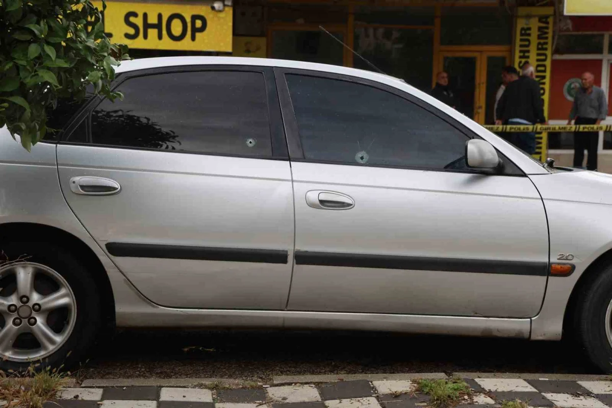 Adana'da motosikletli şüphelilerden tekel bayisine silahlı saldırı 1