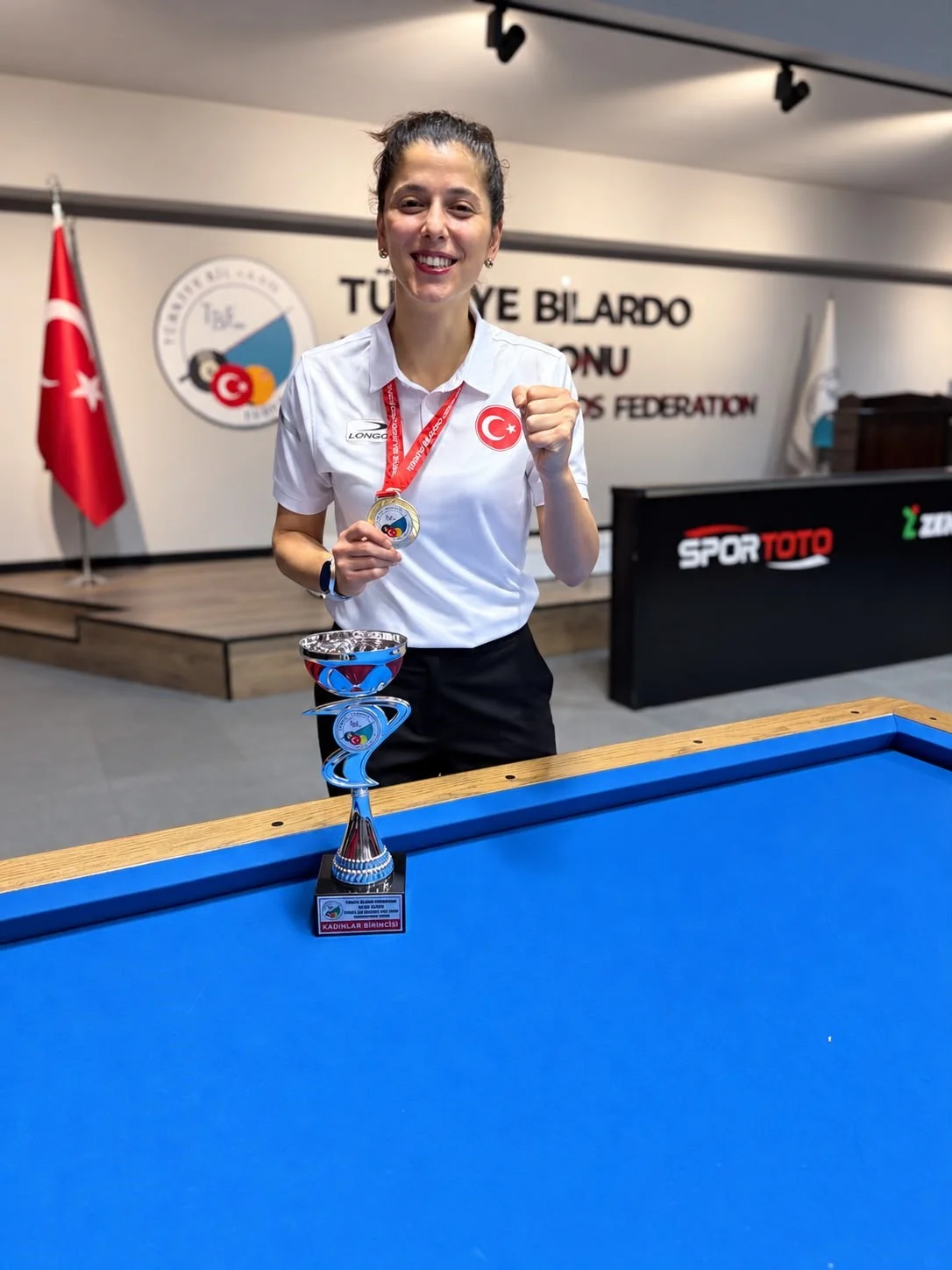 Dünya şampiyonu Güzin Müjde Karakaşlı Türkiye Şampiyonası'nda üst üste üçüncü kez zirvede 1