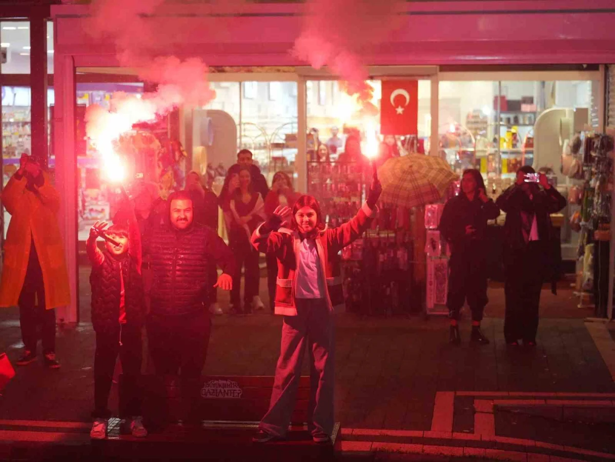 Şehitkamil'de sağanak yağış altında 103 araçlık Cumhuriyet korteji 2