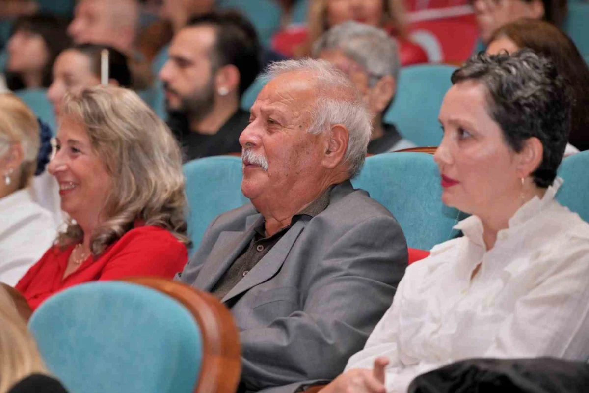 Esenyurt'ta Cumhuriyet'in 103. yıl dönümü klasik Türk müziği konseriyle kutlandı 5