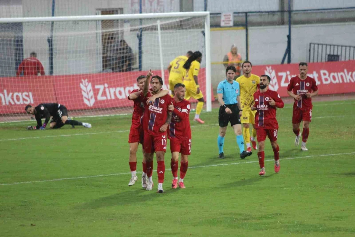 Fethiyespor - Eyüpspor maçı şiddetli yağış nedeniyle ertelendi 1