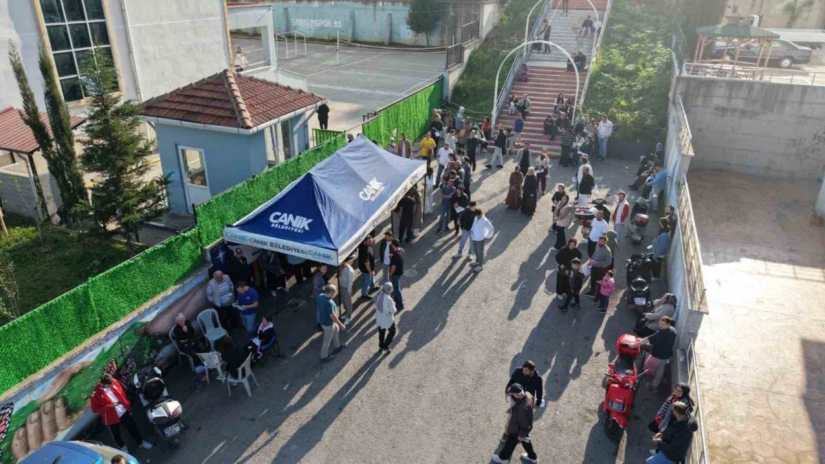 Canik Belediyesi KPSS adayları ve aileleri için sınav merkezlerinde seferber oldu 3