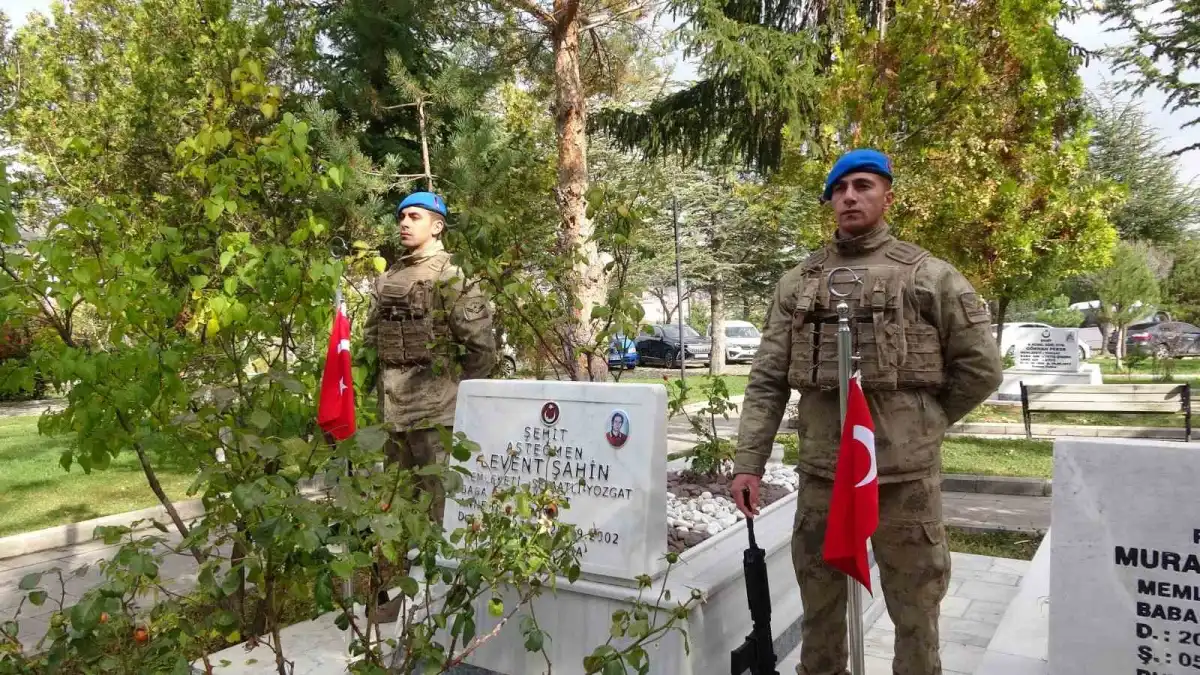 Yozgat'ta Cumhuriyet Bayramı kutlamaları şehitlik ziyaretiyle başladı 3