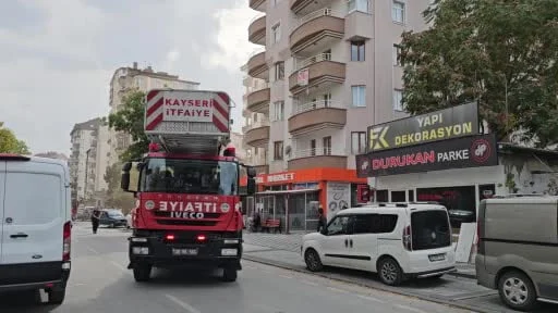 9 katlı binanın çatı katında yangın