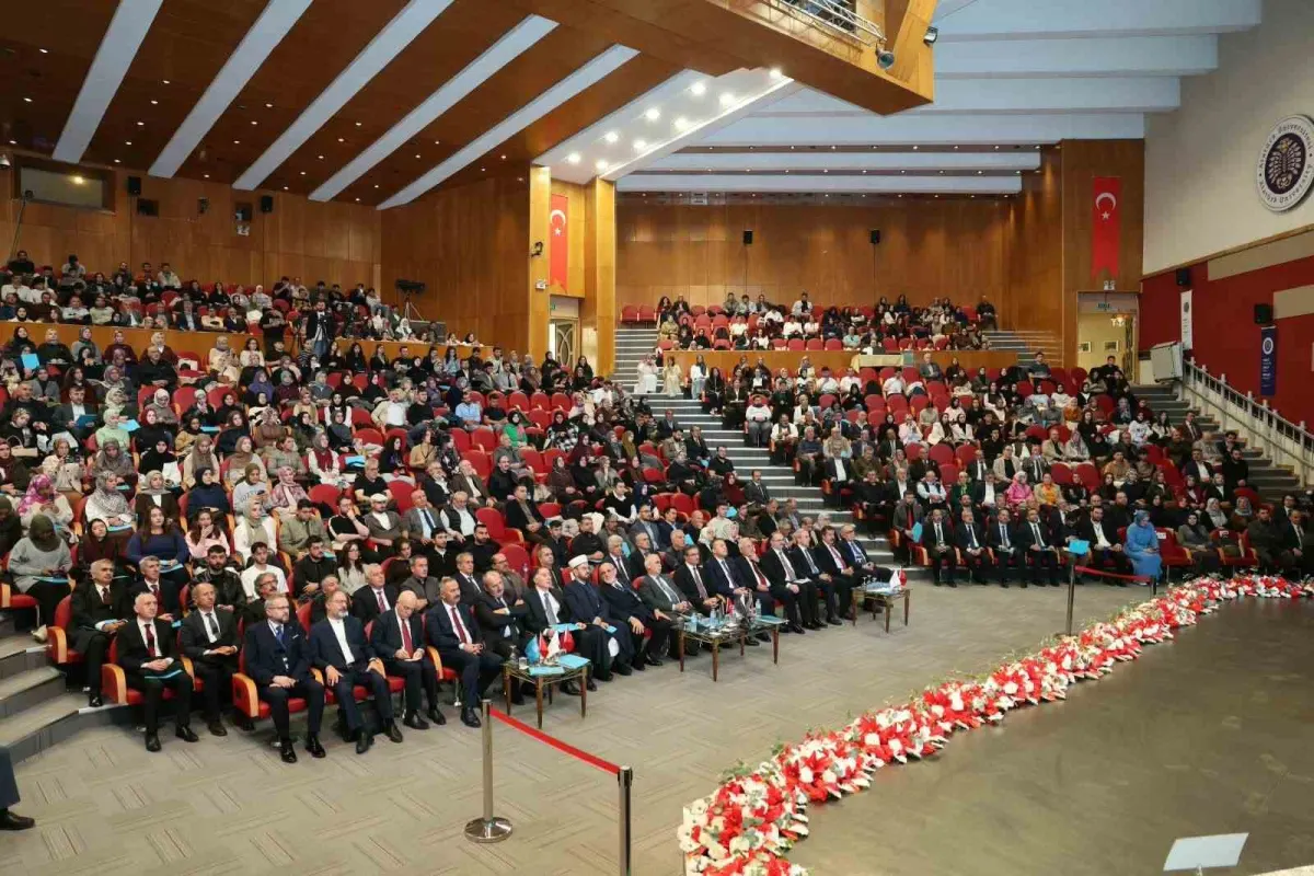Erzurum'da dokuz ülkeden ilim insanı aile ve neslin korunması için buluştu 4