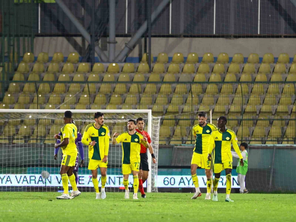 Trendyol 1. Lig maçında Esenler Erokspor evinde Ankara Keçiörengücü'nü 3-2 mağlup etti 5