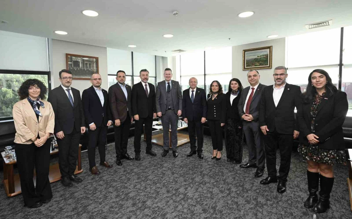ABD'nin İstanbul Başkonsolosu Michael Lally BTSO'yu ziyaret etti: Masada 100 milyar dolarlık ticaret hedefi var 2