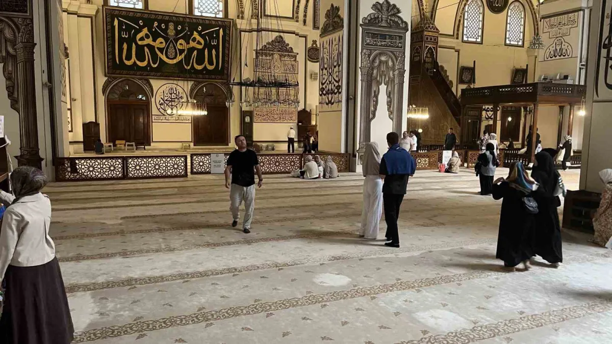 Bursa Ulu Camii için rehberlere çağrı: "Burası hat müzesi değil ibadet mekânı" 2