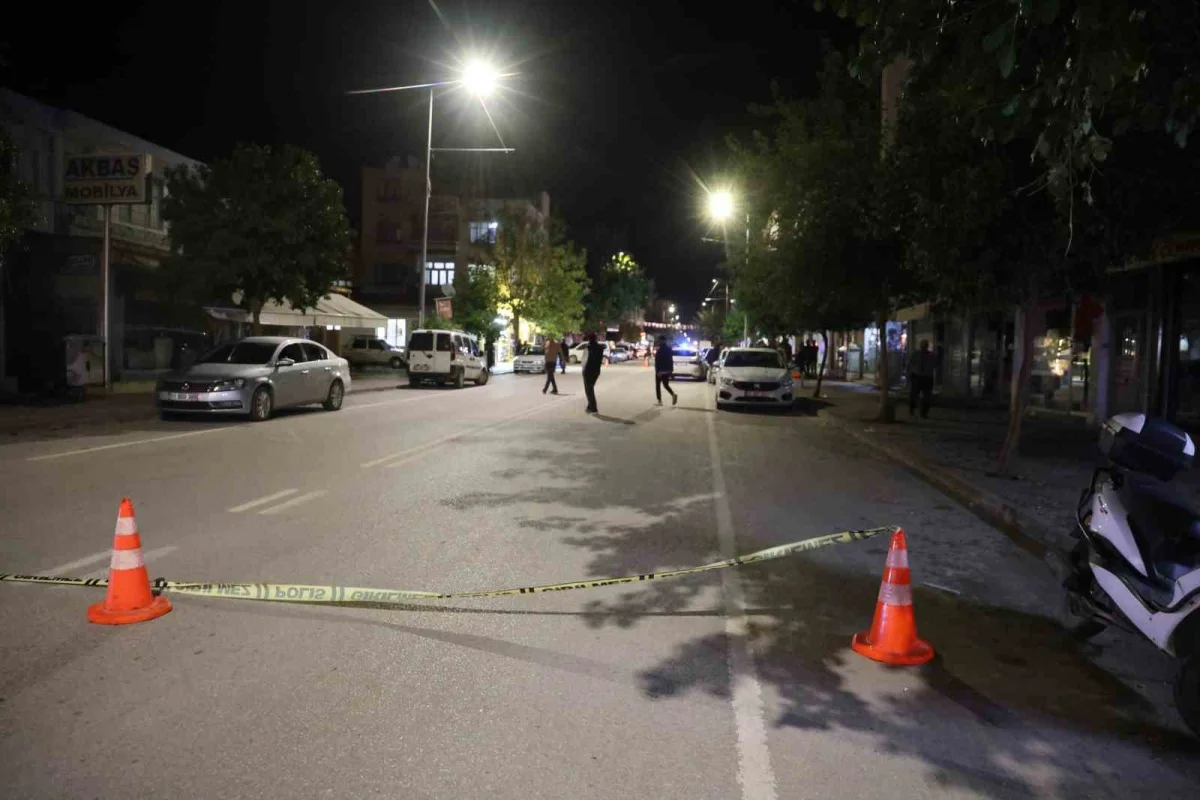 Adana'da tekel bayisine düzenlenen silahlı saldırıda ilgisiz iki kişi yaralandı 1