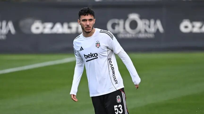 Beşiktaş'ta Emirhan Topçu, rahatsızlığı nedeniyle Trabzonspor maçında oynamayacak