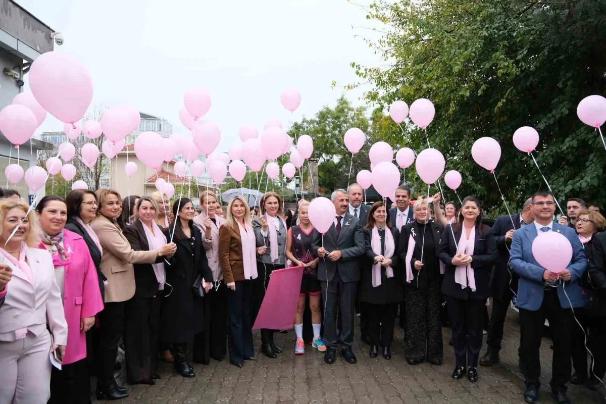 Edirne'de erken tanı çağrısıyla parkeye çıktılar: Pembe Dostluk Maçı düzenlendi 3