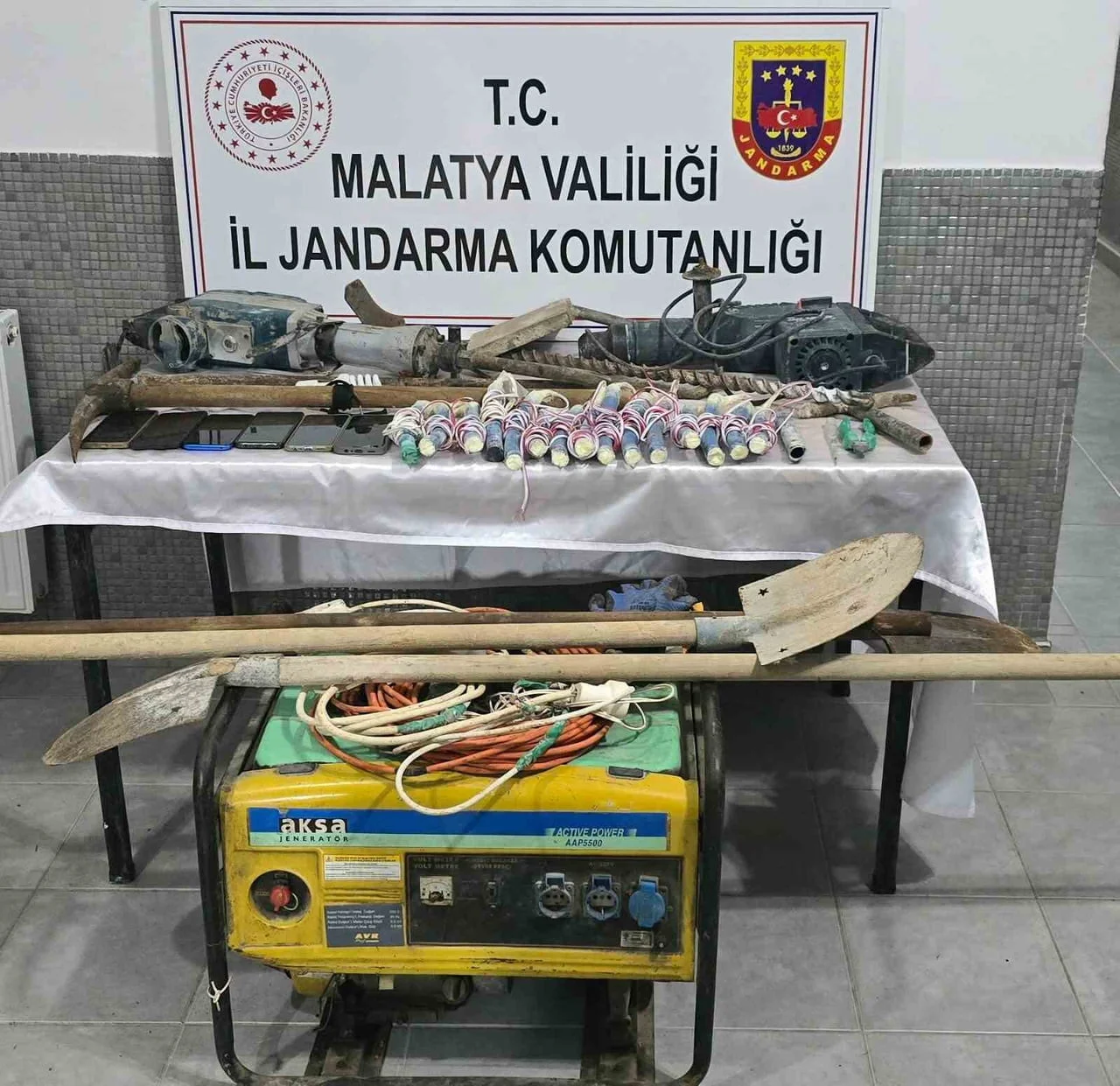 MALATYA’DA KAÇAK KAZI YAPAN 6 ŞÜPHELİ SUÇÜSTÜ YAKALANDI