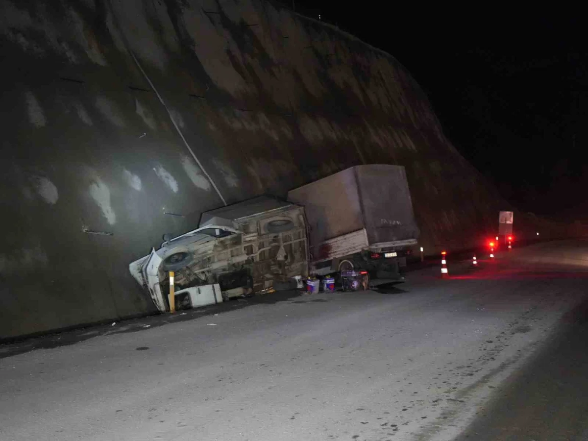 Kastamonu'da iki kamyonet çarpıştı: 9 yaralı 2