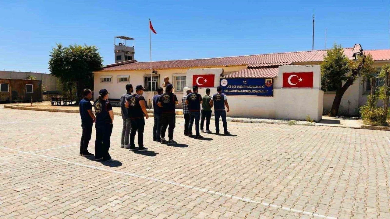 DİYARBAKIR’DA JANDARMA EKİPLERİNCE DÜZENLENEN OPERASYONLARDA HAKLARINDA KESİNLEŞMİŞ HAPİS CEZASI...