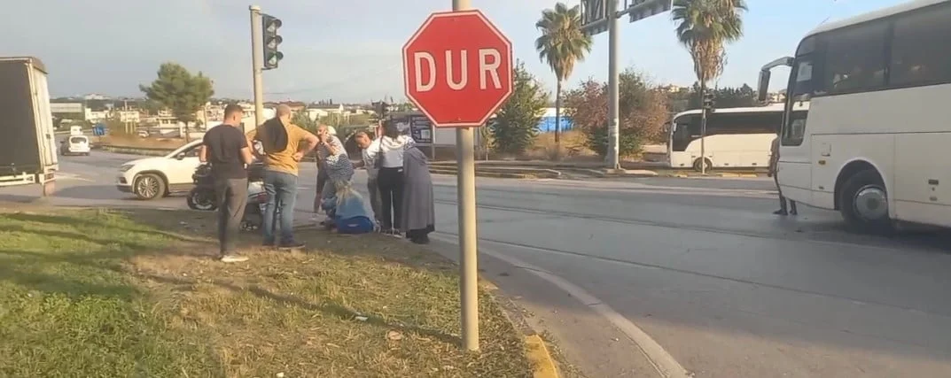 ANTALYA'NIN MANAVGAT İLÇESİNDE OTEL SERVİS OTOBÜSÜ İLE MOTOSİKLETİN ÇARPIŞMASI SONUCU MEYDANA...