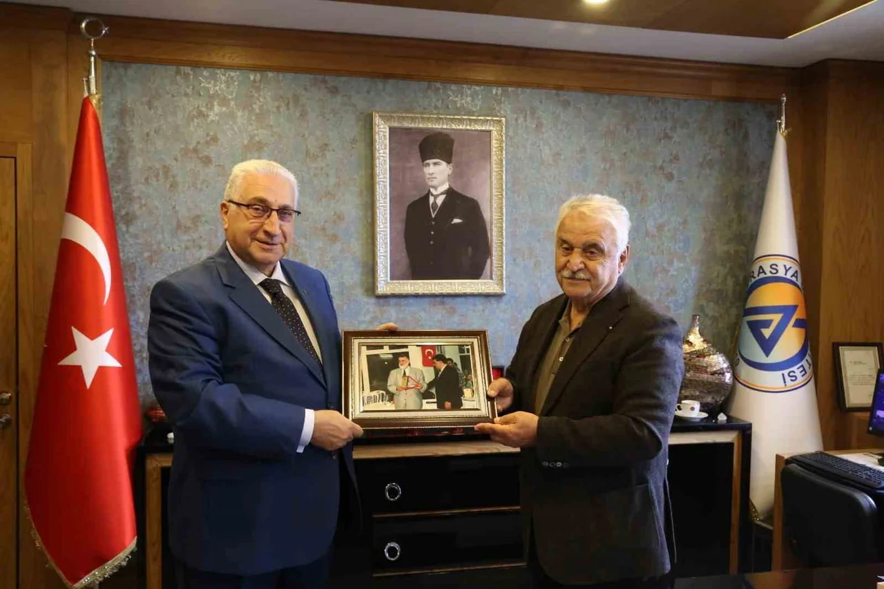 YILDIZ BELEDİYE BAŞKANLIĞI DÖNEMİNDE PROF. DR. AYDIN'IN BABASI, DÖNEMİN MAÇKA MÜFTÜSÜ MERHUM HALİT...