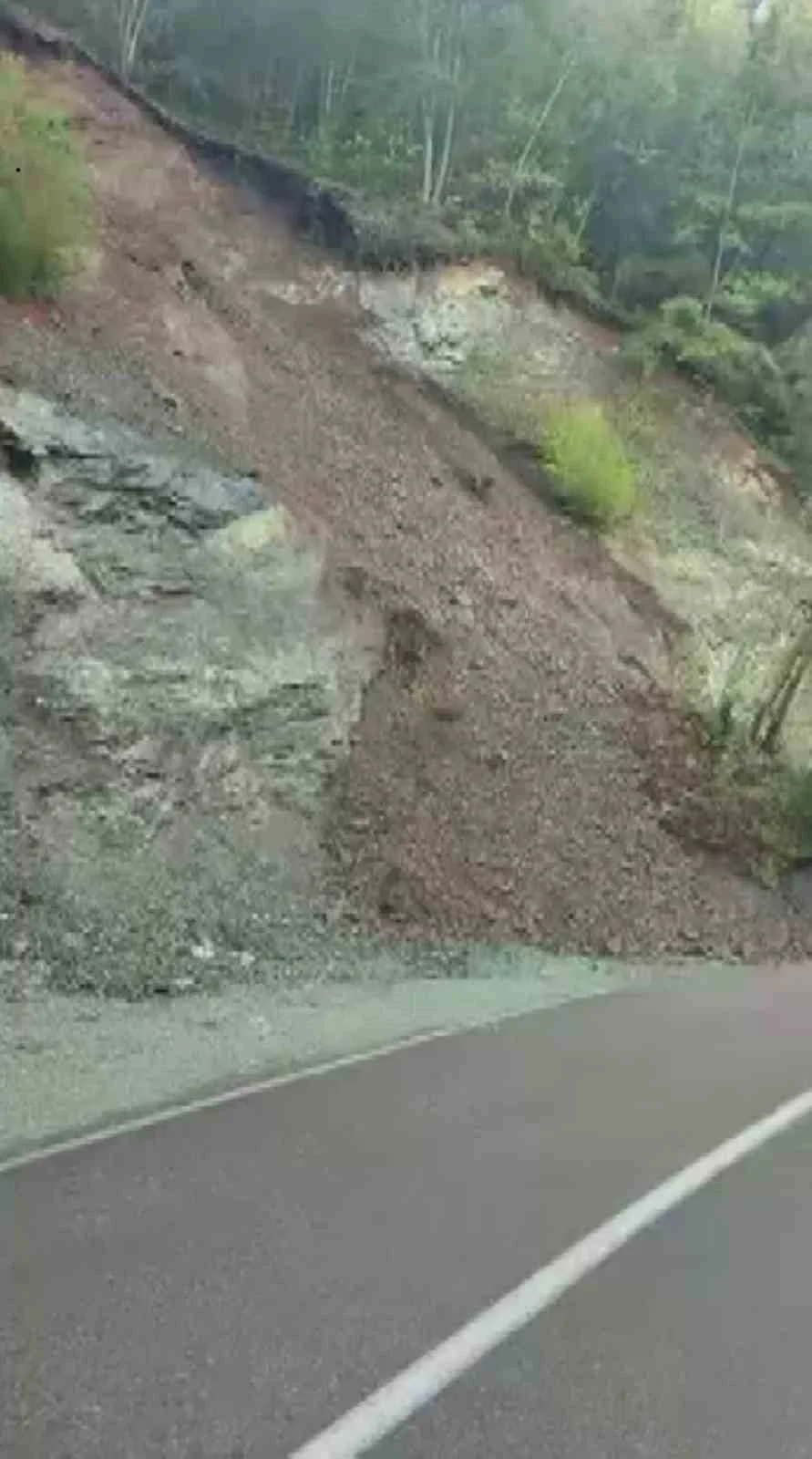 HATAY’DA ETKİLİ OLAN YAĞIŞ SONRASI SABAH SAATLERİNDE DÖRTYOL İLÇESİ KOCADÜZ YAYLASI YOLUNDA...