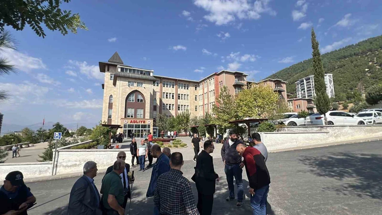 BÜYÜK BİRLİK PARTİSİ (BBP) KURUCU GENEL BAŞKANI MUHSİN YAZICIOĞLU’NUN HAYATINI KAYBETTİĞİ...