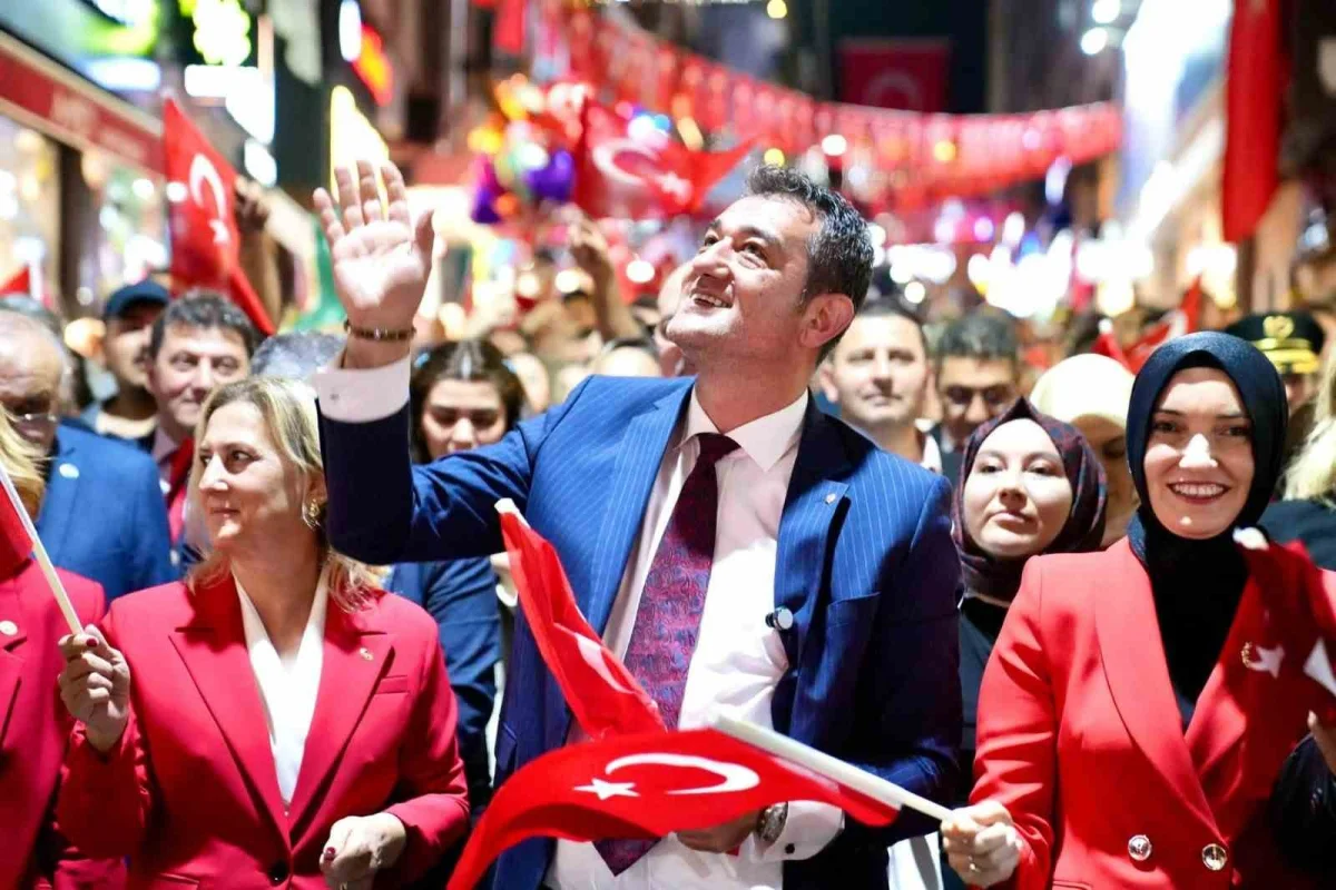 Giresun'da on binlerce vatandaş Cumhuriyet'in 103. yılı için yürüdü 4