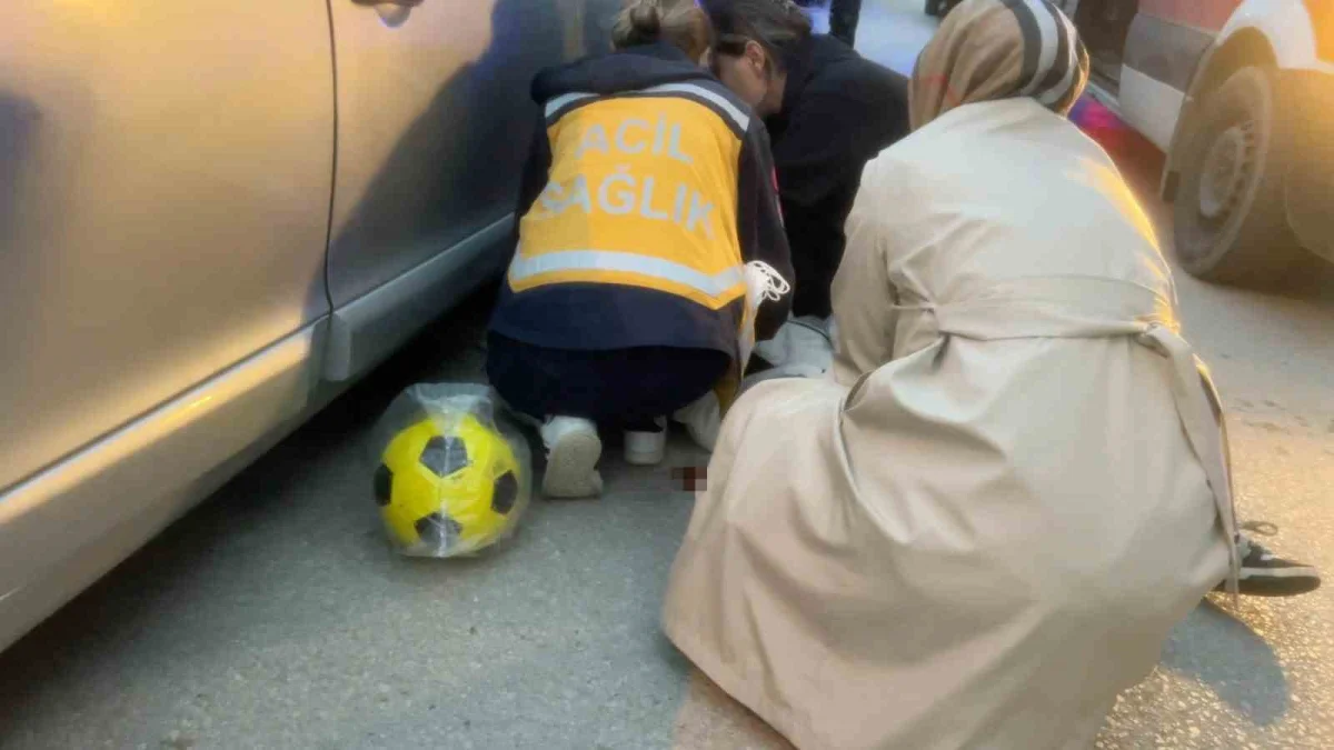 Bursa'da araçların arasından yola fırlayan çocuğa motosiklet çarptı 5