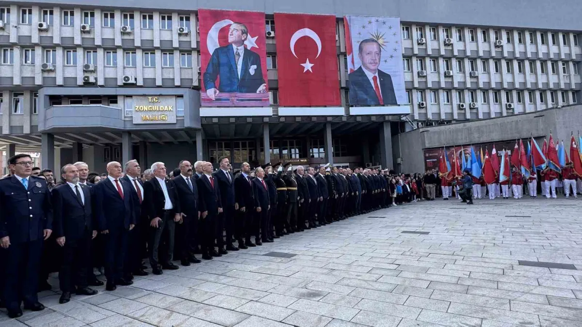 Zonguldak'ta Cumhuriyet'in 103. yılı törenle kutlandı 1