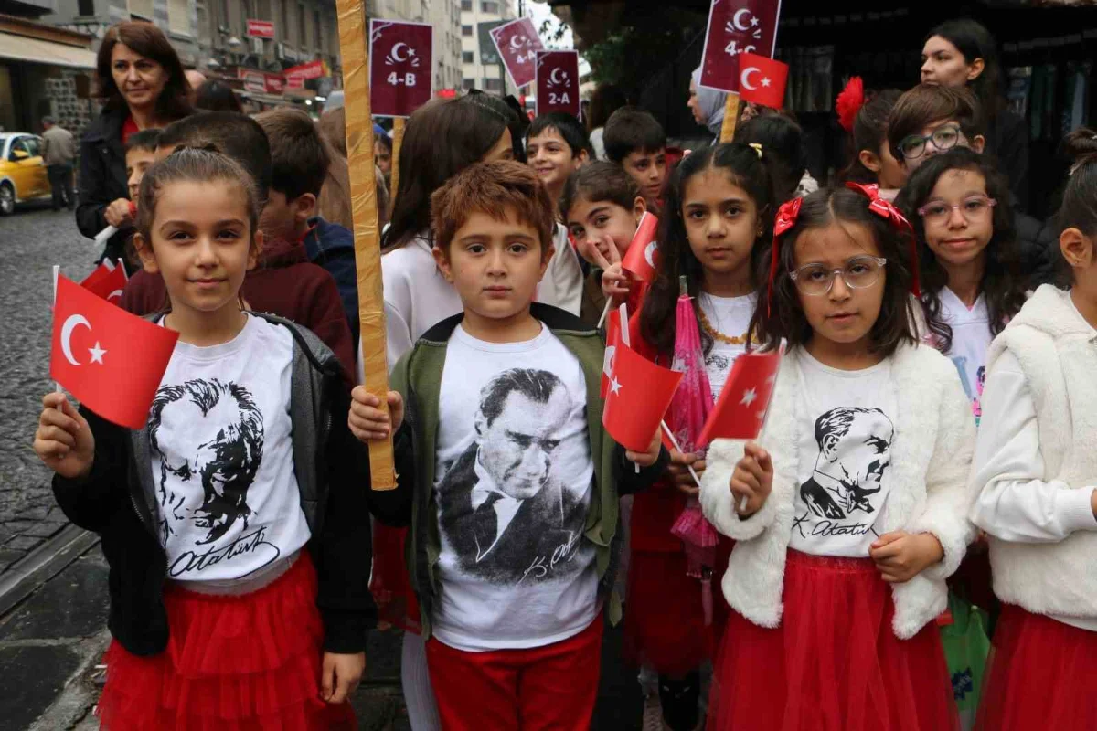 Diyarbakır'ın tarihi sokaklarında 103. yıl Cumhuriyet yürüyüşü 2