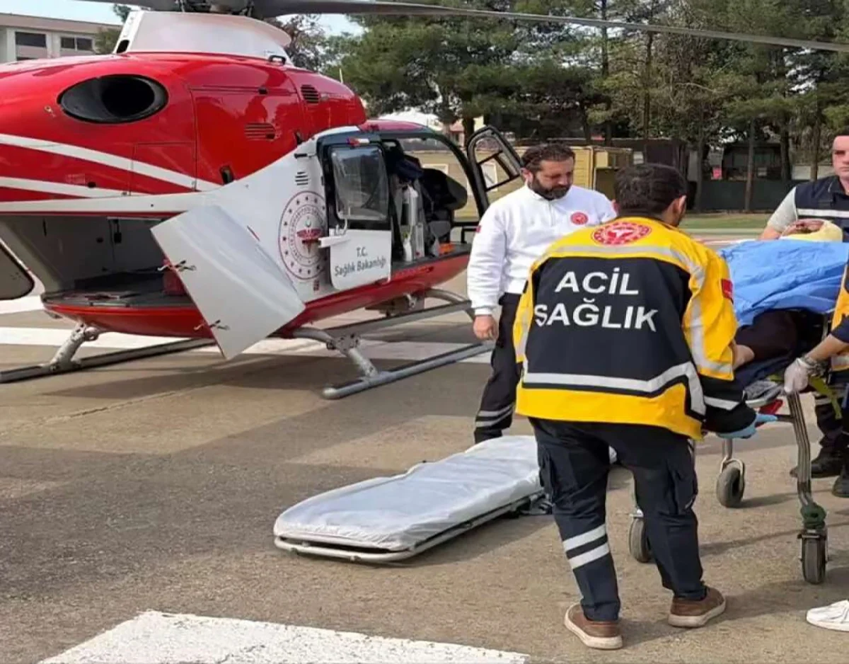 Şırnak'ta kritik durumdaki iki hasta için hava ambulansları havalandı 2
