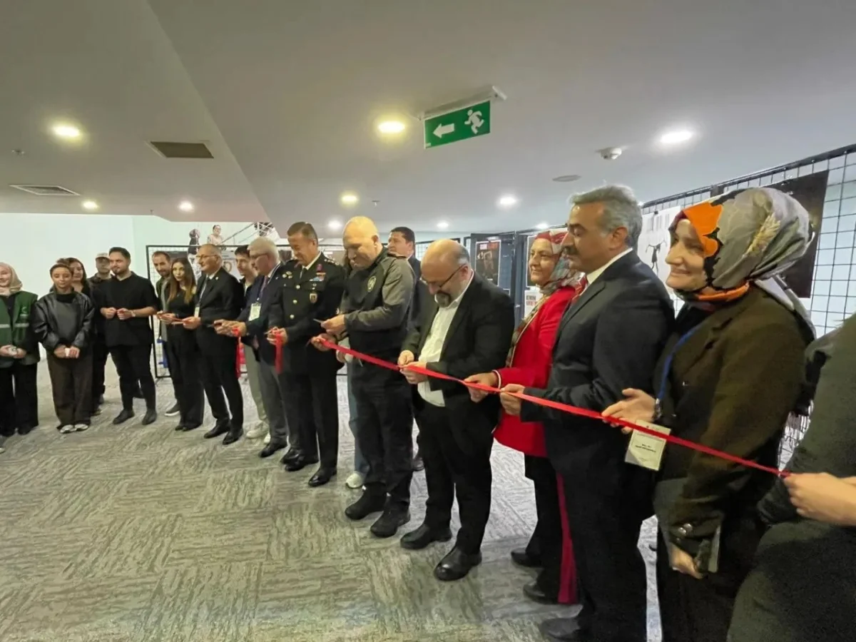 Sinop'ta üniversite öğrencilerinden bağımlılıkla mücadeleye sanatsal destek 2