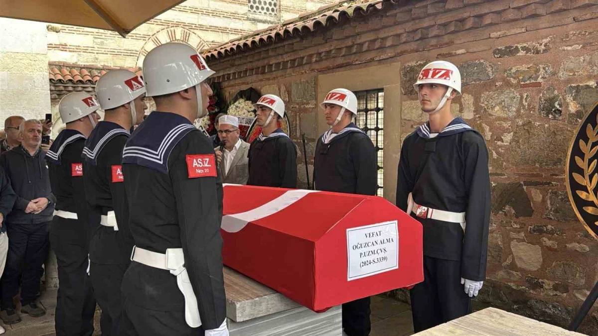Nöbet sırasında kalp krizi geçiren Uzman Çavuş Oğuzcan Alma son yolculuğuna uğurlandı 5