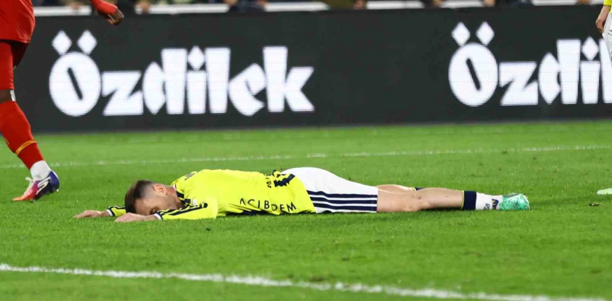 Fenerbahçe evinde Göztepe'ye yenilerek liderin 9 puan gerisine düştü 2