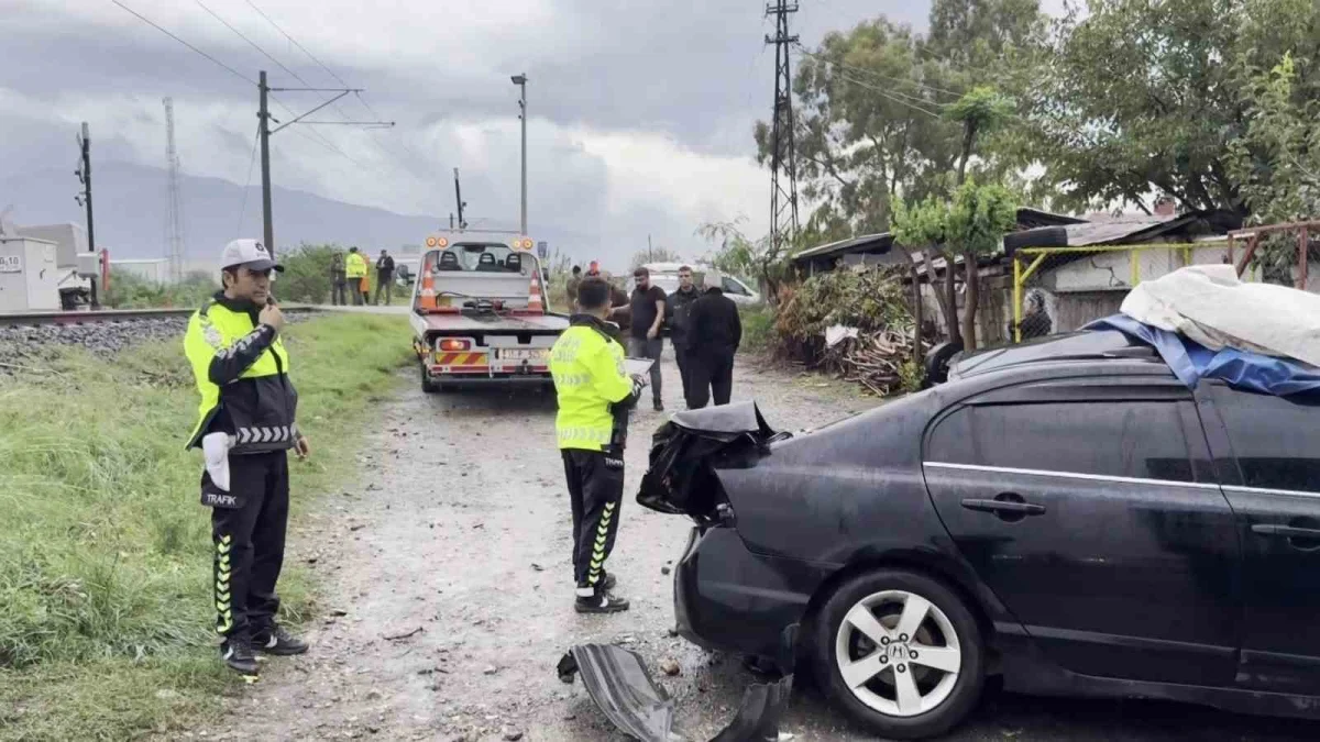 Hatay'da hemzemin geçitte feci kaza: Trenin çarptığı otomobildeki anne hayatını kaybetti 5