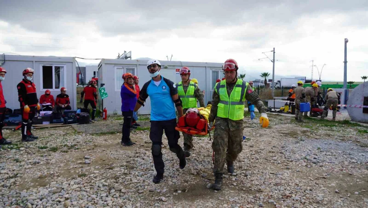 İzmir merkezli 6,7 büyüklüğündeki deprem senaryosu 3 ilde ekipleri harekete geçirdi 4