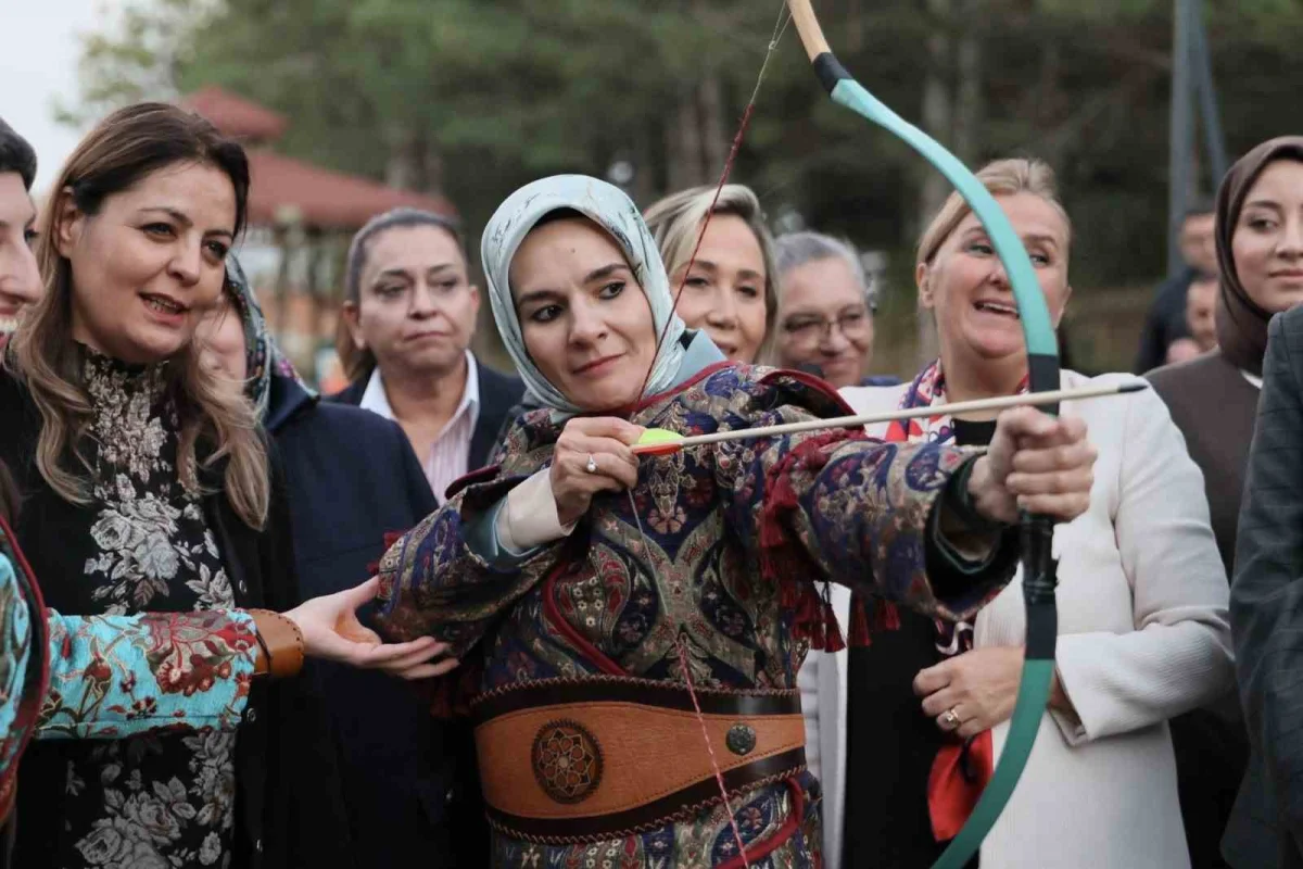 Bakan Göktaş, Afyonkarahisar'da Sultandağı Anne Kız Buluşması'na katıldı 5