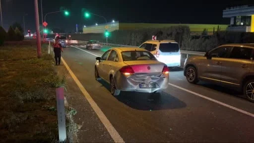 Düzce’de ışıklarda iki araç çarpıştı: 2 yaralı