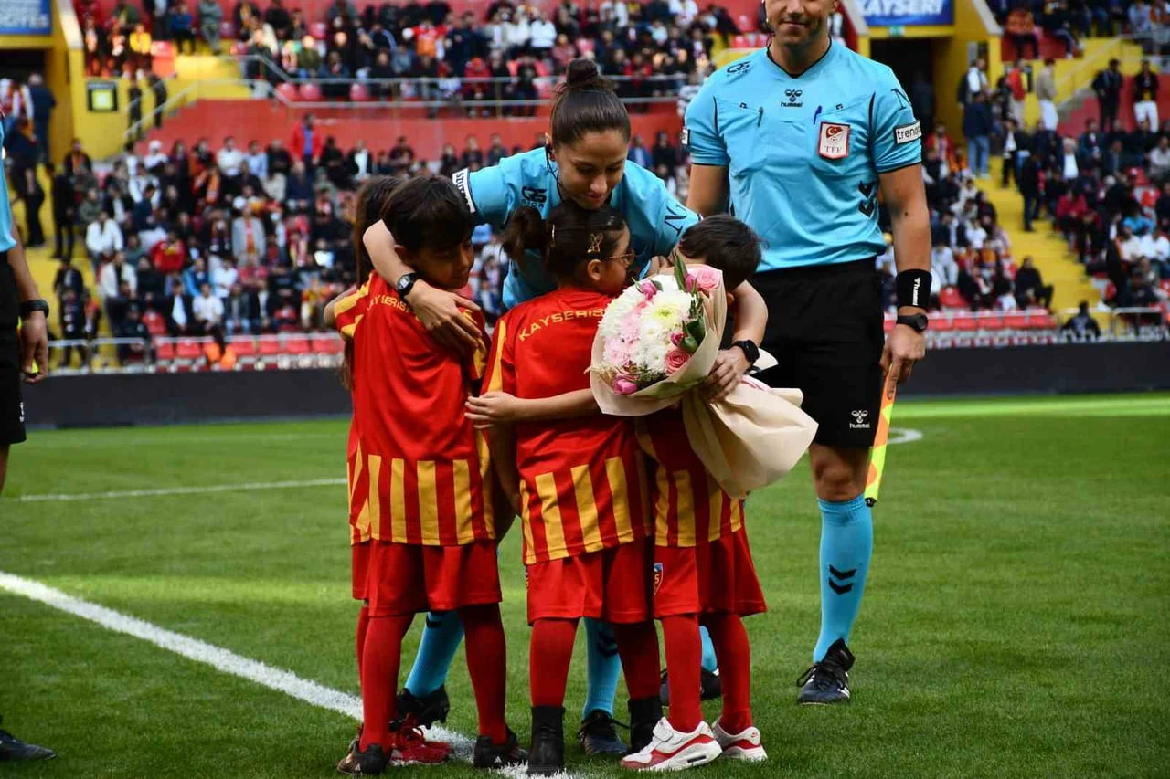 TRENDYOL 1. LİG'İN 11. HAFTASINDA KAYSERİSPOR, EVİNDE KARŞILAŞTIĞI BATMAN PETROLSPOR İLE 2-2...