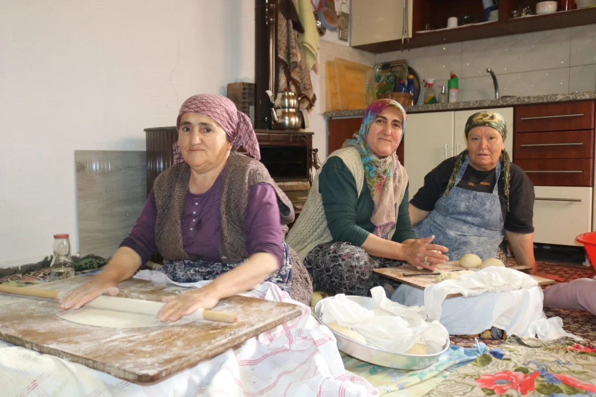 Çivril’de kadınların kışlık yufka mesaisi imece usulüyle devam ediyor 2